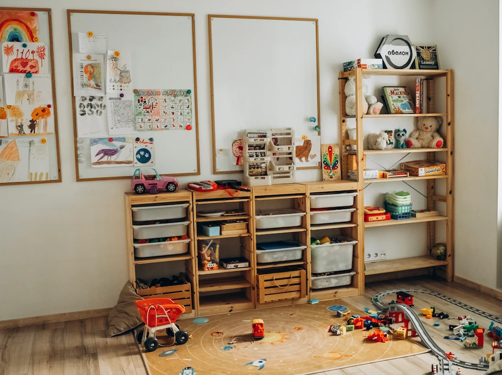 Світлий ігровий куточок для початкових класів у школі Домініон