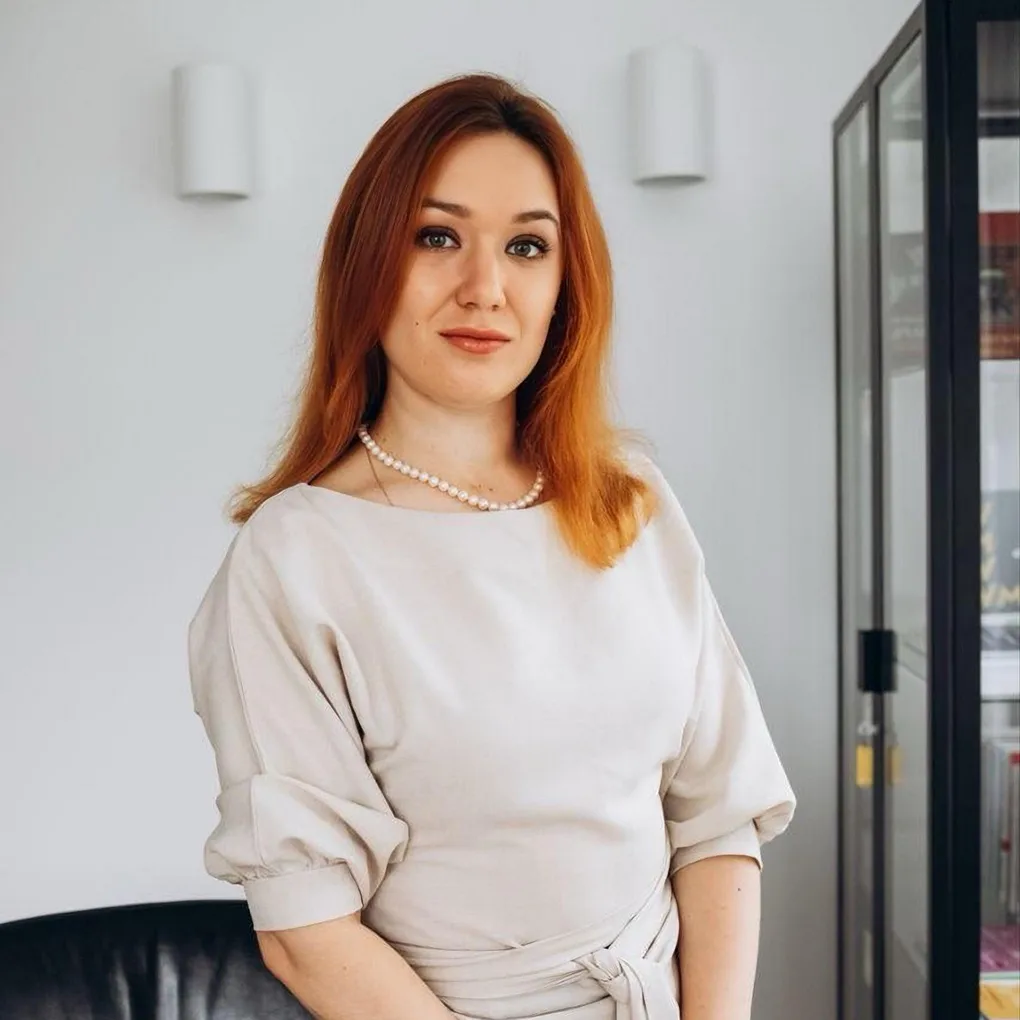 Ірина Вишня — вчителька історії в приватній школі Домініон